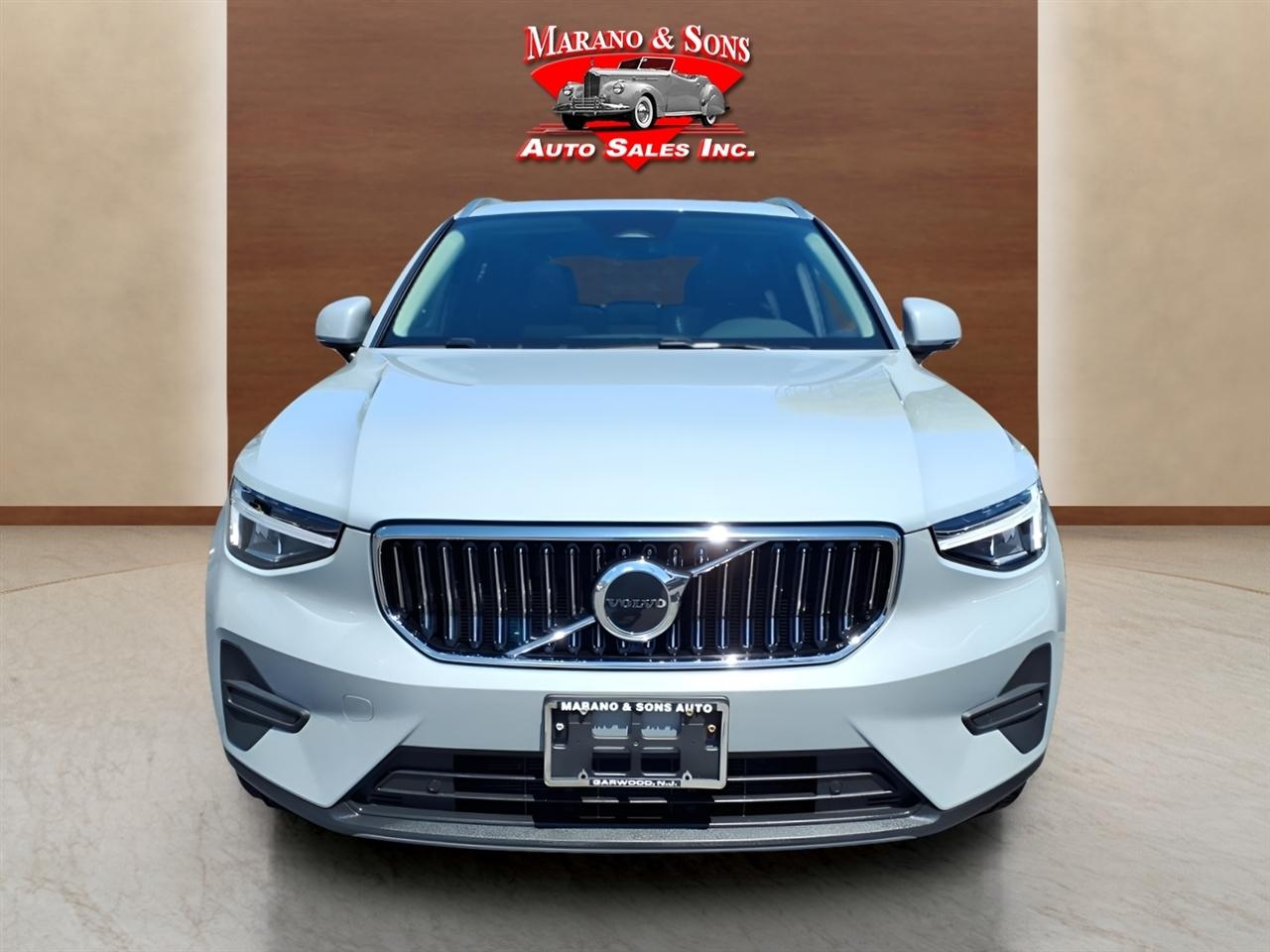 Volvo XC40 B5 AWD Core Bright Theme 2025