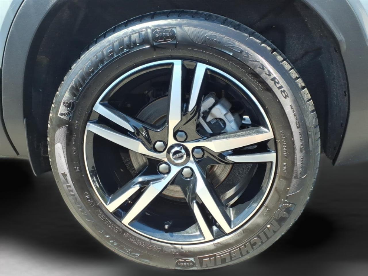 Volvo XC40 B5 AWD Core Bright Theme 2025