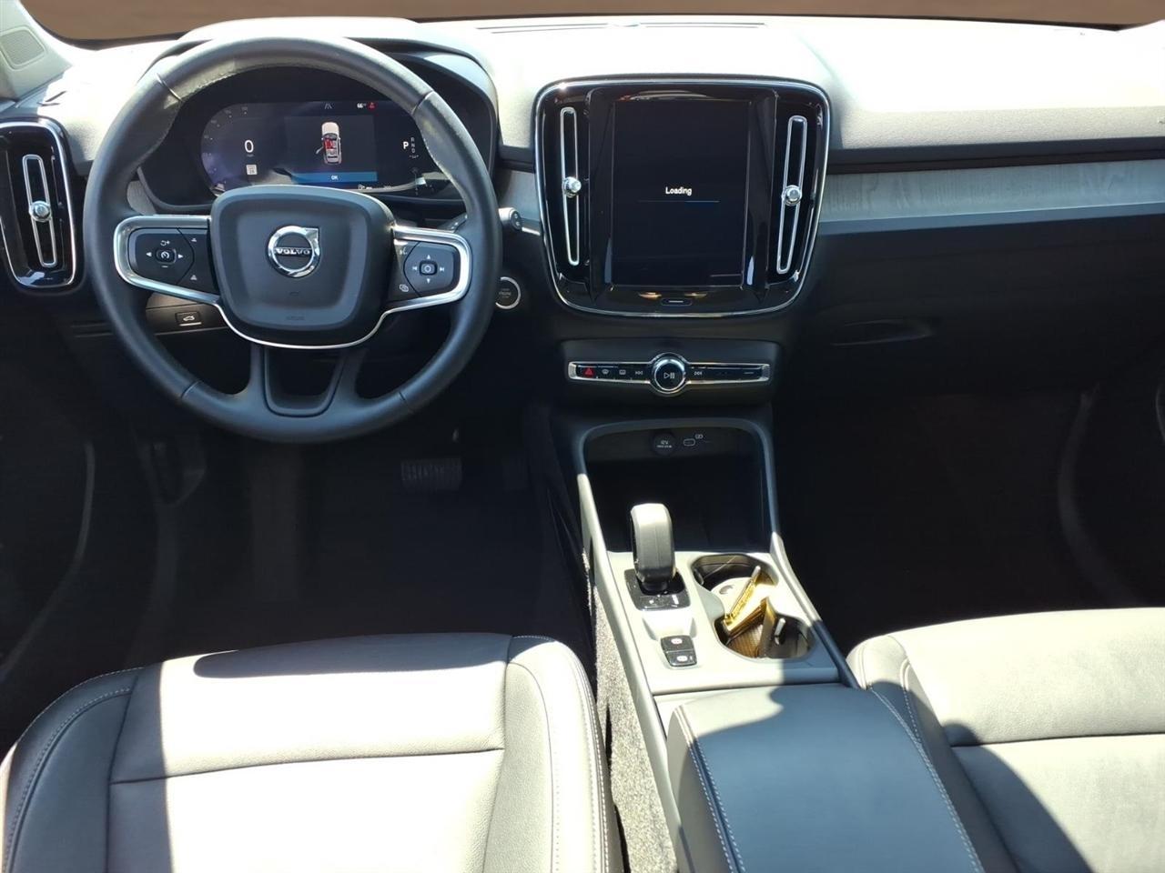 Volvo XC40 B5 AWD Core Bright Theme 2025
