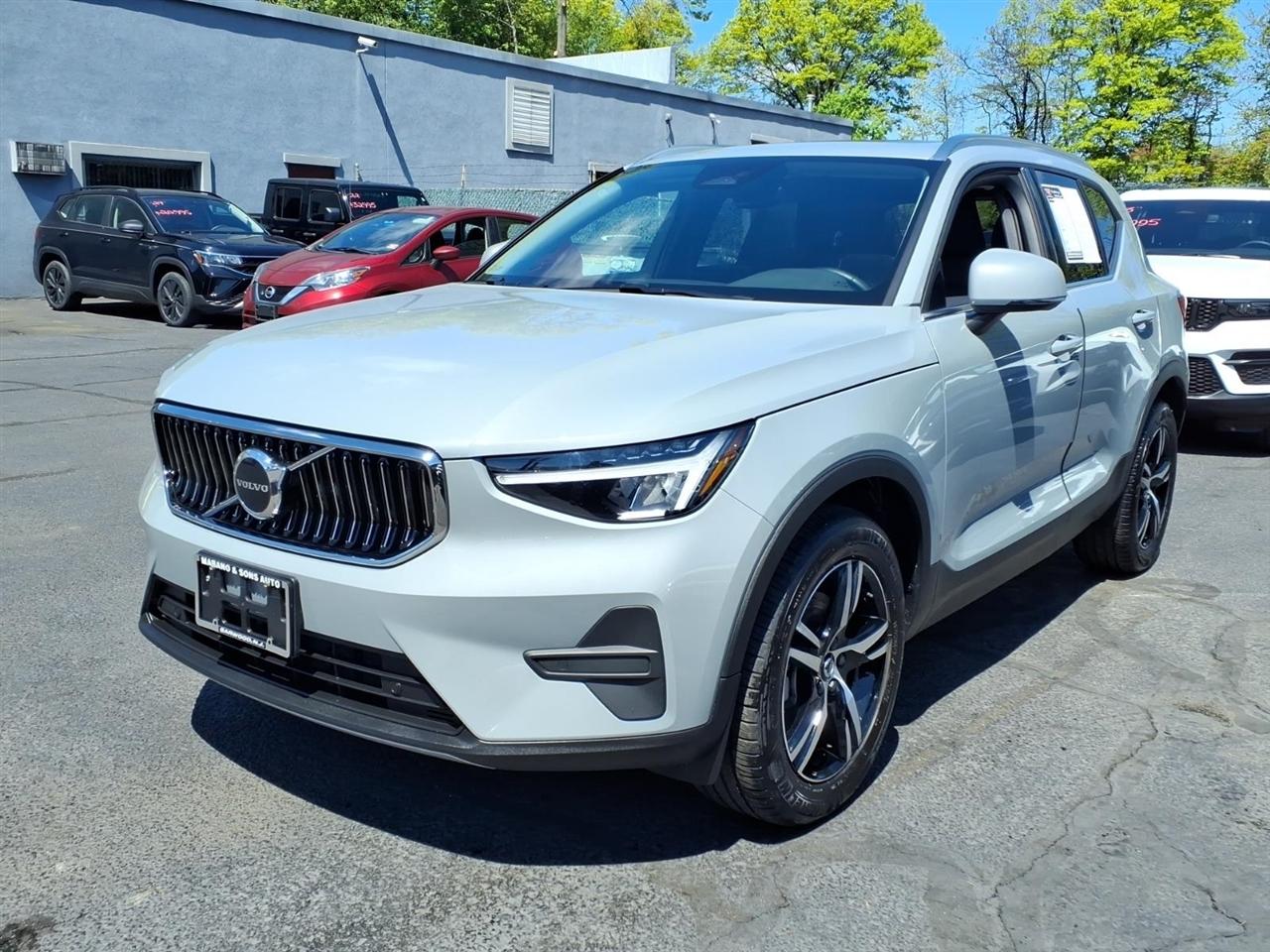 Volvo XC40 B5 AWD Core Bright Theme 2025