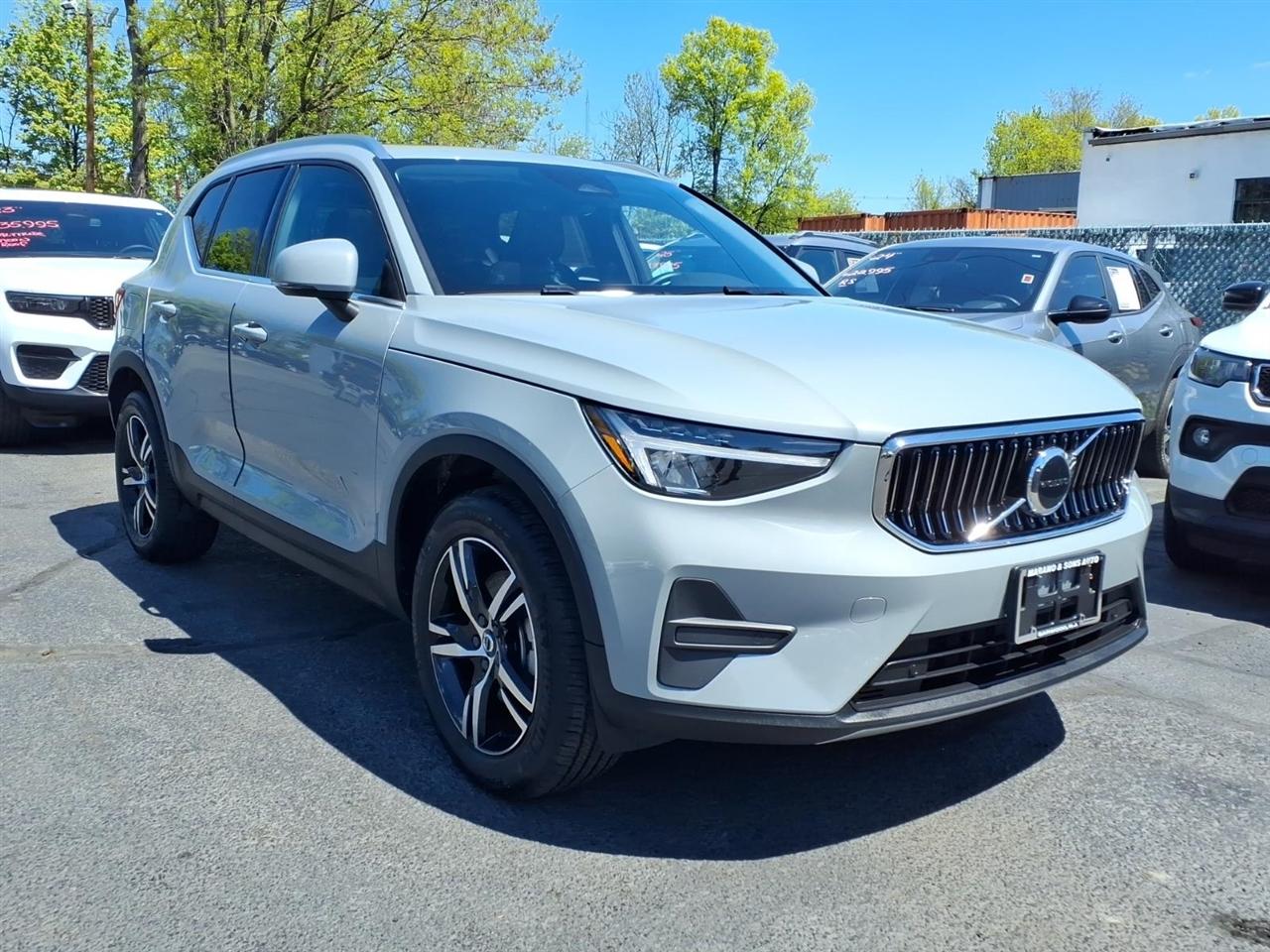 Volvo XC40 B5 AWD Core Bright Theme 2025