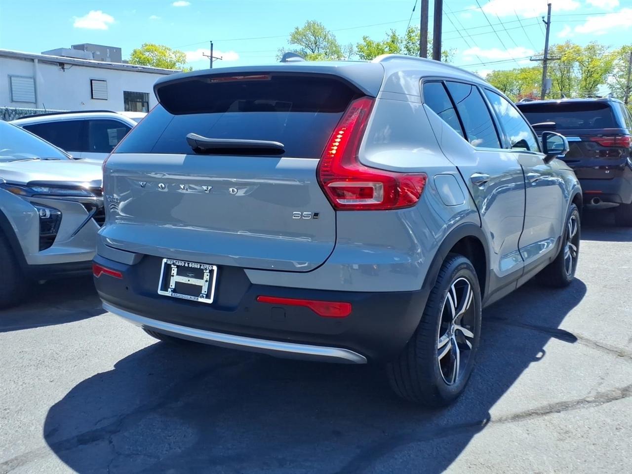 Volvo XC40 B5 AWD Core Bright Theme 2025