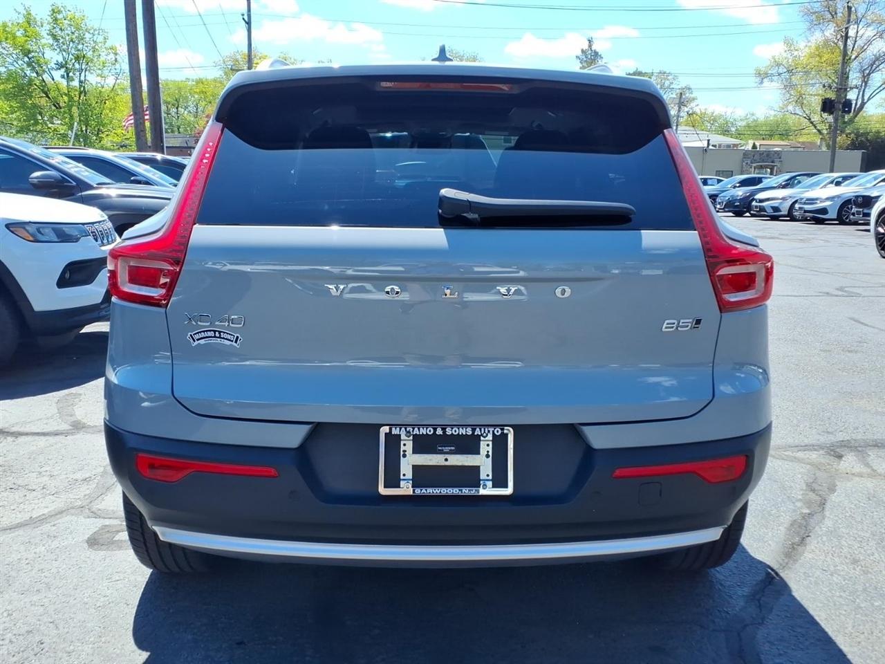 Volvo XC40 B5 AWD Core Bright Theme 2025