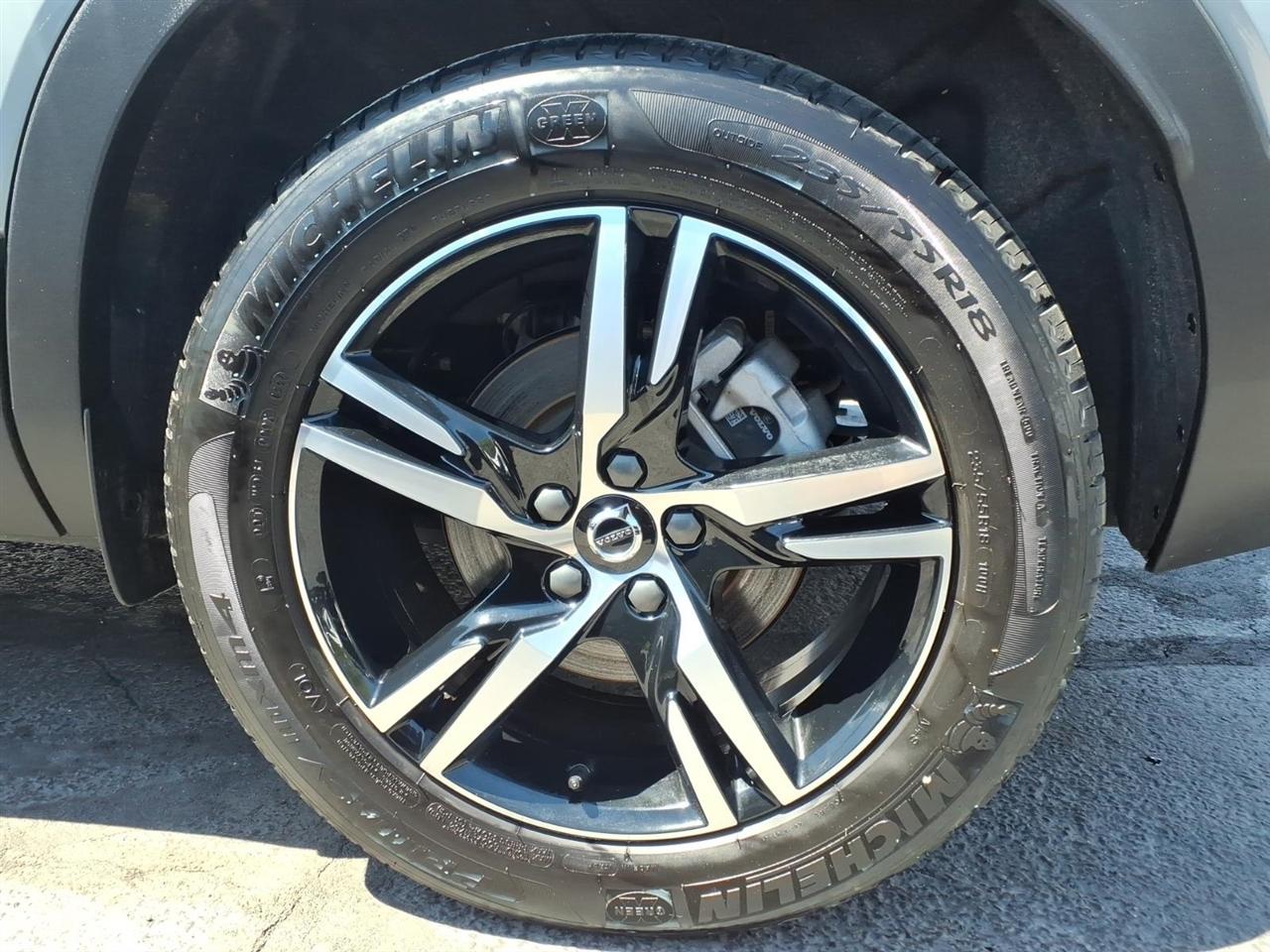 Volvo XC40 B5 AWD Core Bright Theme 2025