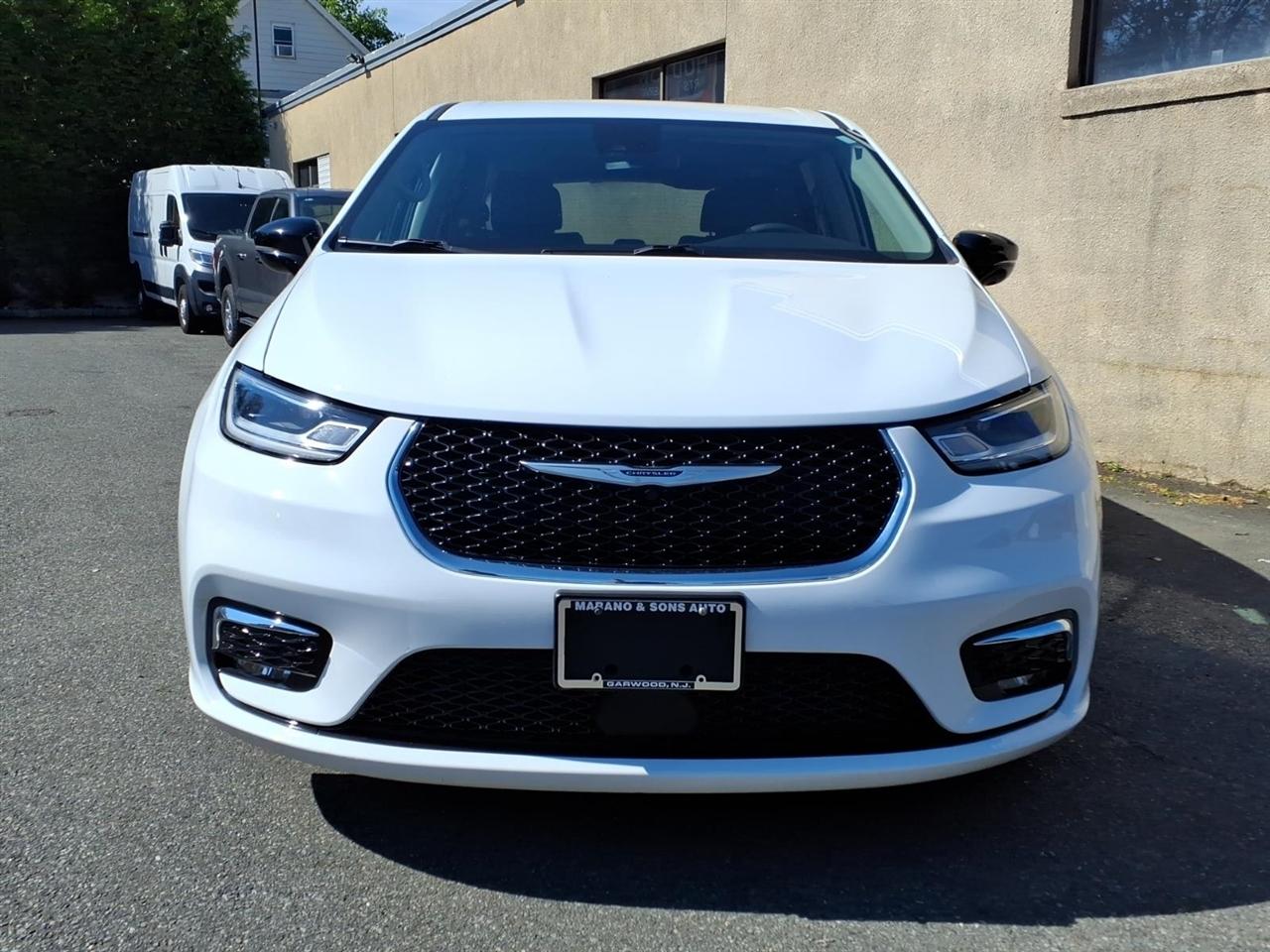 Chrysler Pacifica Touring L FWD 2024