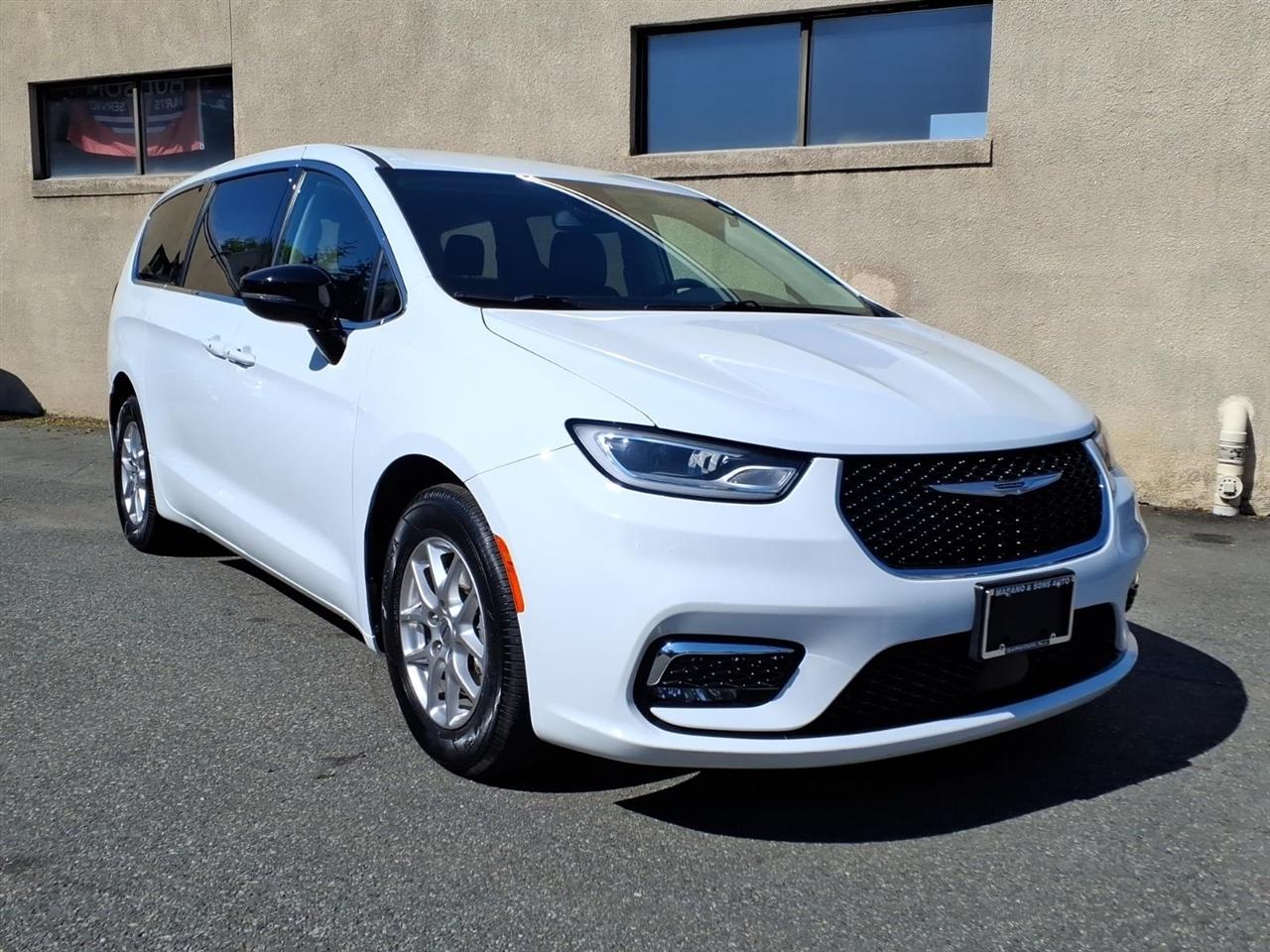 Chrysler Pacifica Touring L FWD 2024