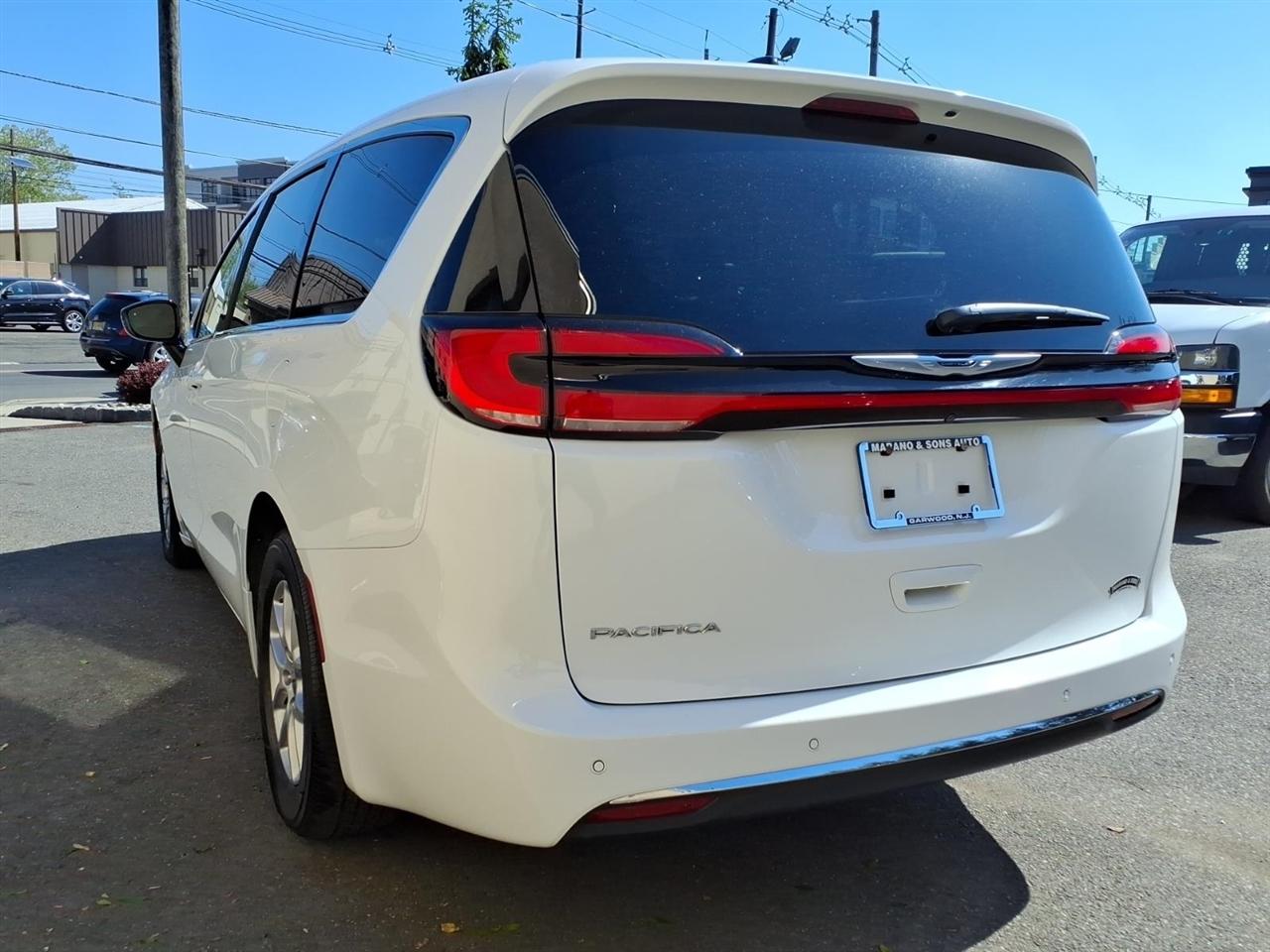 Chrysler Pacifica Touring L FWD 2024