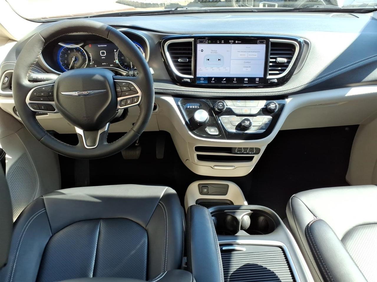 Chrysler Pacifica Touring L FWD 2024