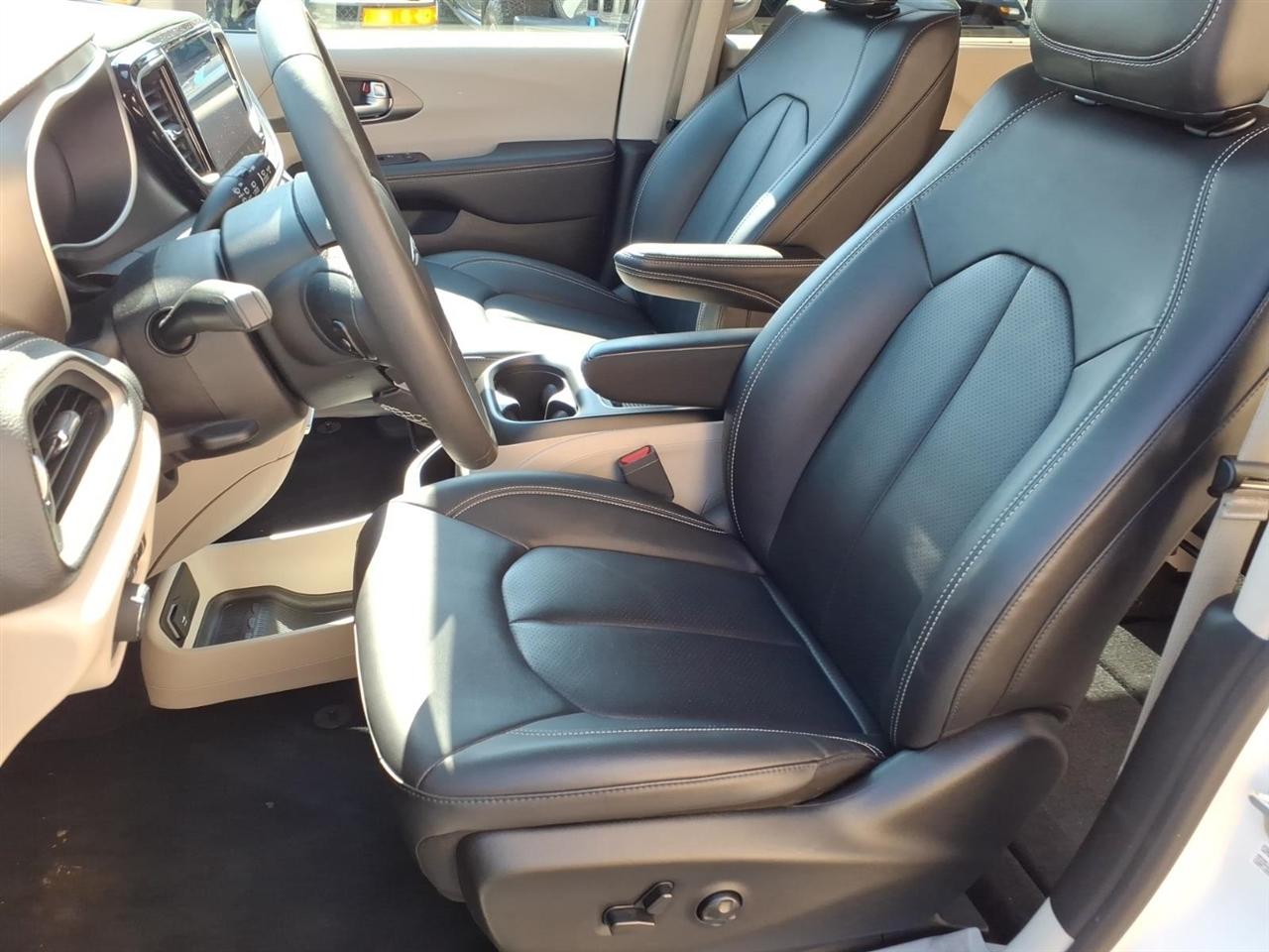 Chrysler Pacifica Touring L FWD 2024