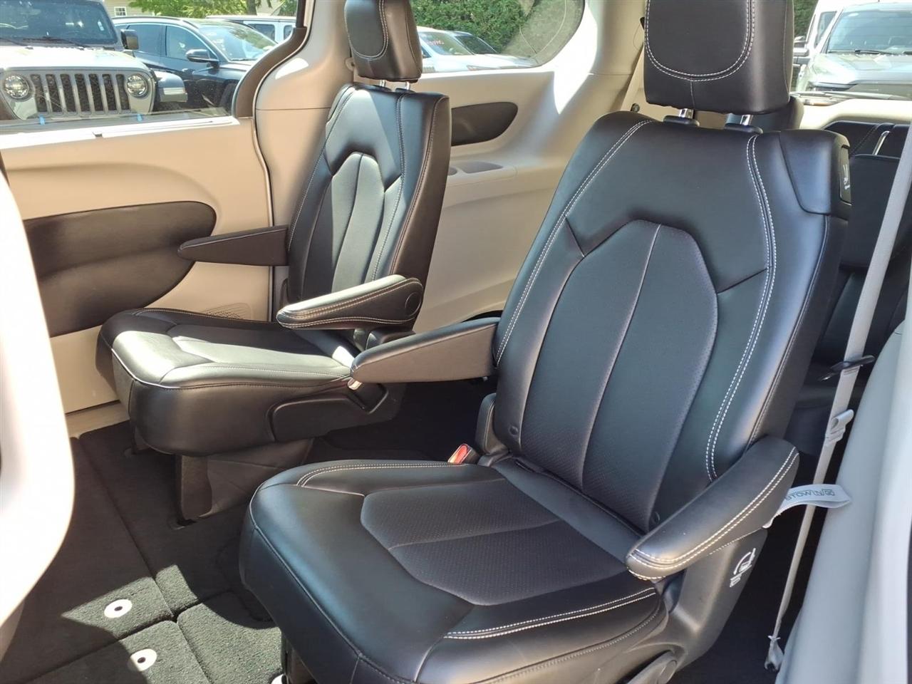 Chrysler Pacifica Touring L FWD 2024