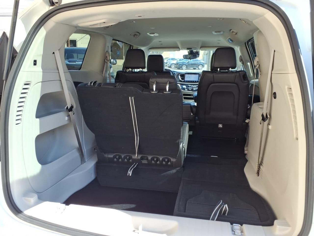 Chrysler Pacifica Touring L FWD 2024