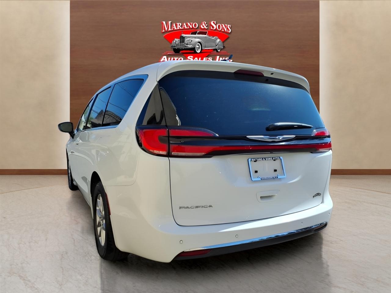 Chrysler Pacifica Touring L FWD 2024