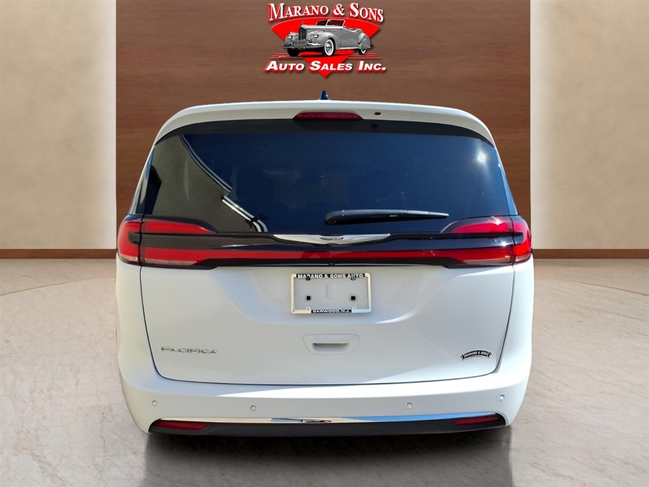 Chrysler Pacifica Touring L FWD 2024