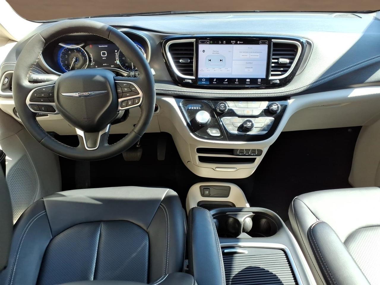 Chrysler Pacifica Touring L FWD 2024