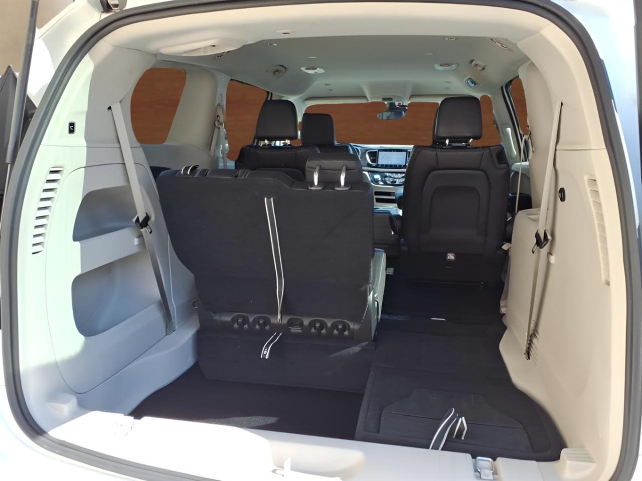 Chrysler Pacifica Touring L FWD 2024