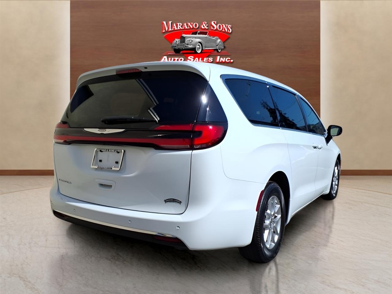 Chrysler Pacifica Touring L FWD 2024