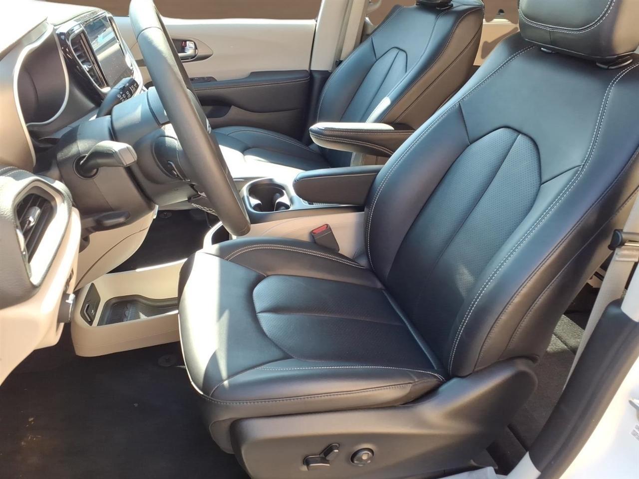 Chrysler Pacifica Touring L FWD 2024