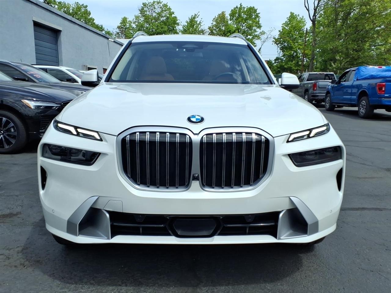 BMW X7 xDrive40i Sports Activity Vehicle 2025