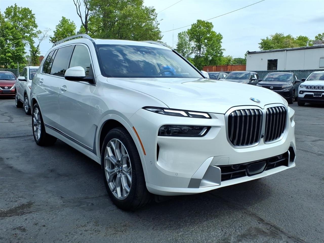 BMW X7 xDrive40i Sports Activity Vehicle 2025