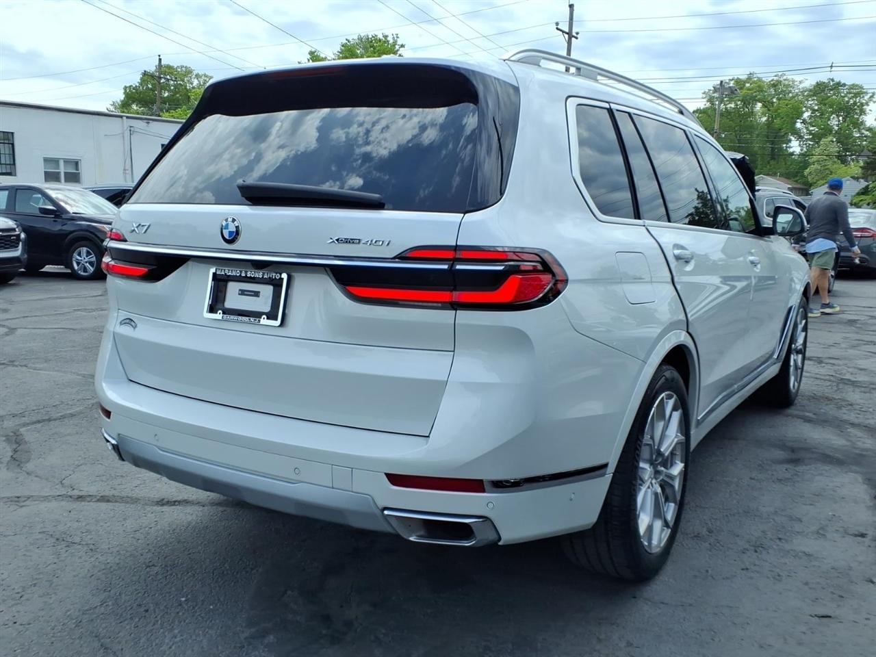 BMW X7 xDrive40i Sports Activity Vehicle 2025