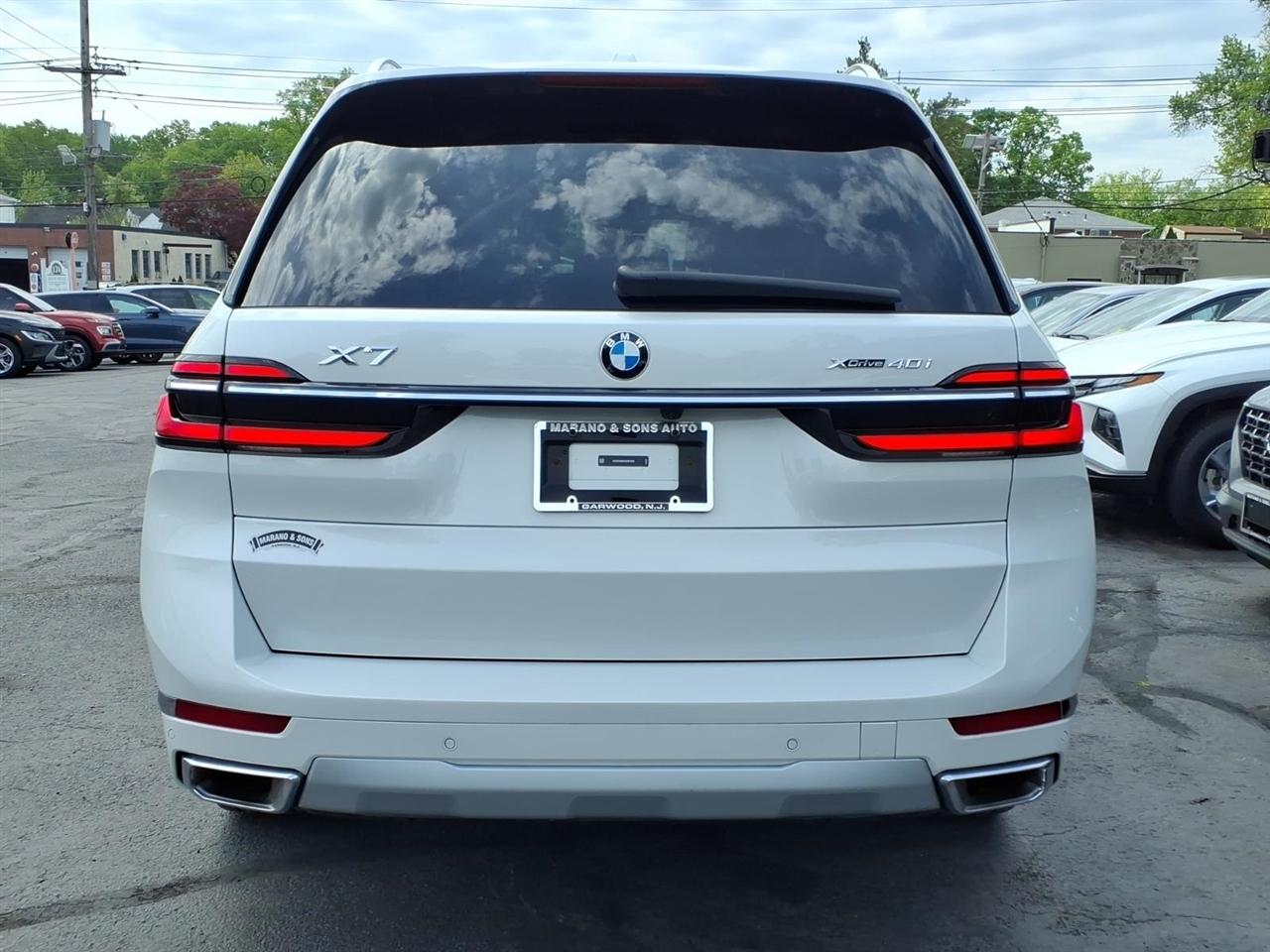 BMW X7 xDrive40i Sports Activity Vehicle 2025
