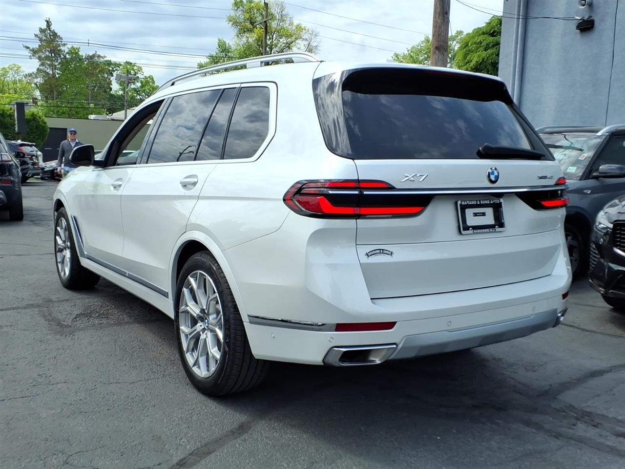 BMW X7 xDrive40i Sports Activity Vehicle 2025