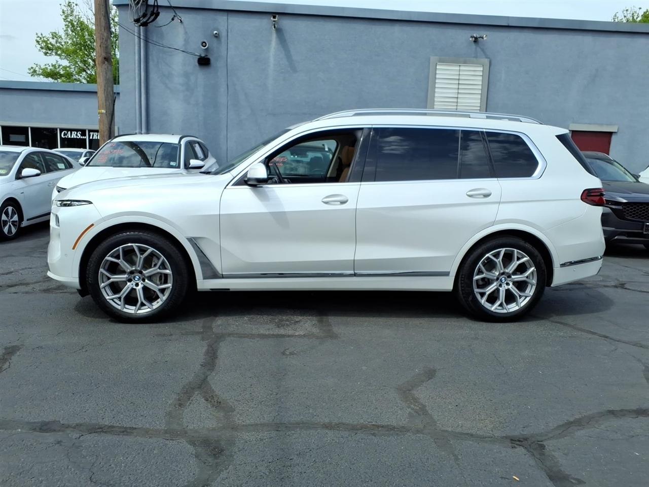 BMW X7 xDrive40i Sports Activity Vehicle 2025