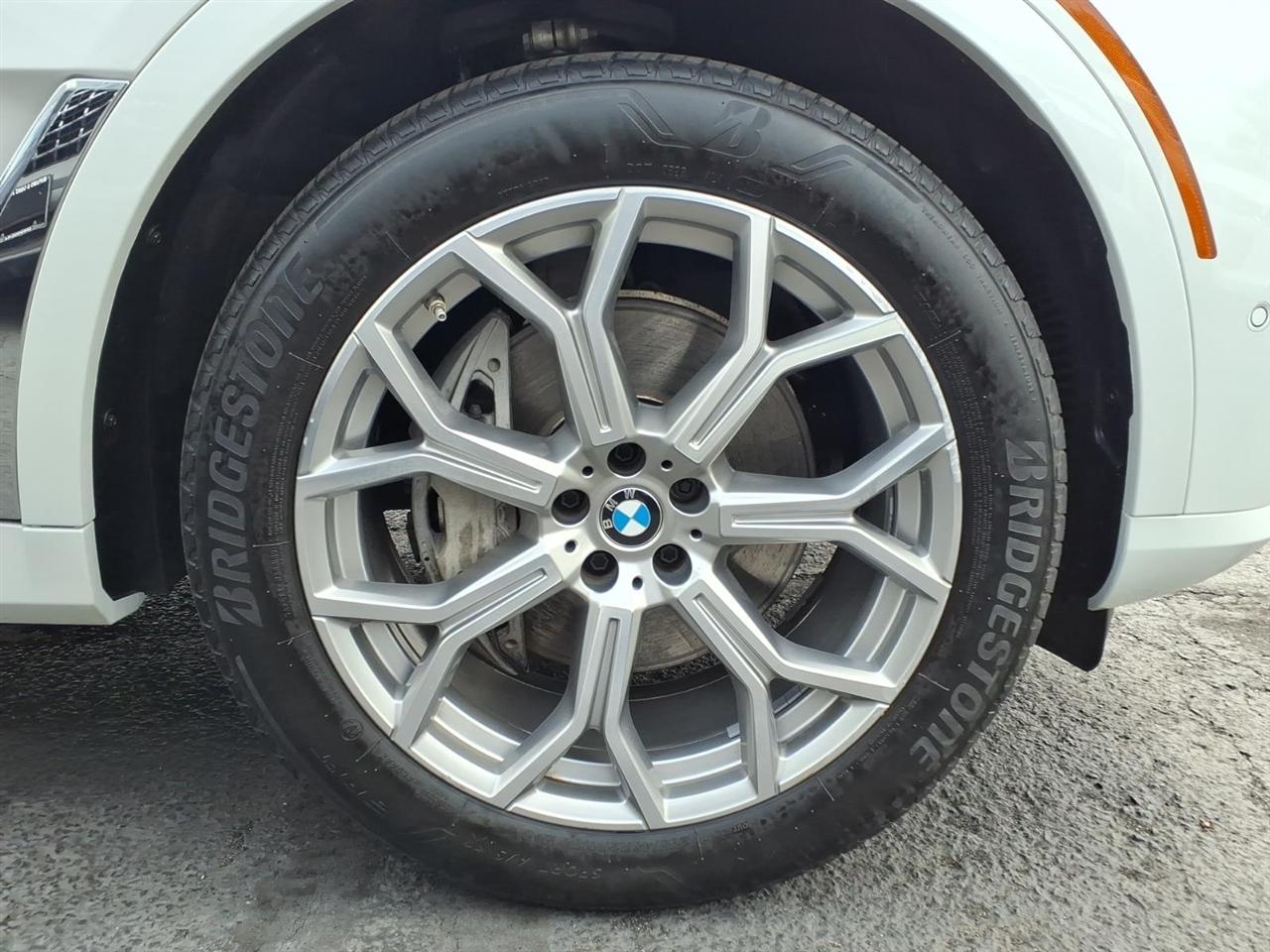 BMW X7 xDrive40i Sports Activity Vehicle 2025