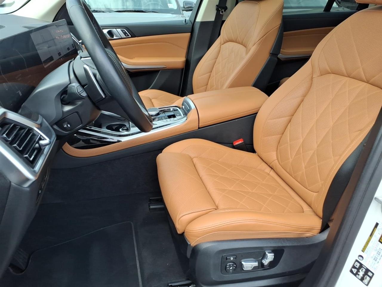 BMW X7 xDrive40i Sports Activity Vehicle 2025