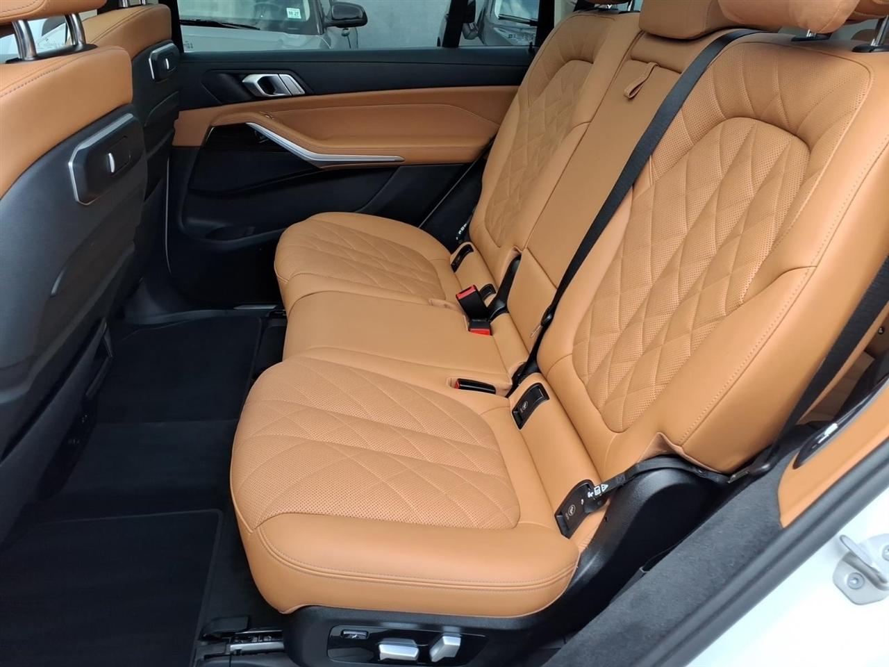 BMW X7 xDrive40i Sports Activity Vehicle 2025