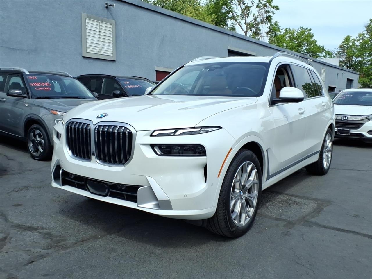 2025 BMW X7 xDrive40i Sports Activity Vehicle