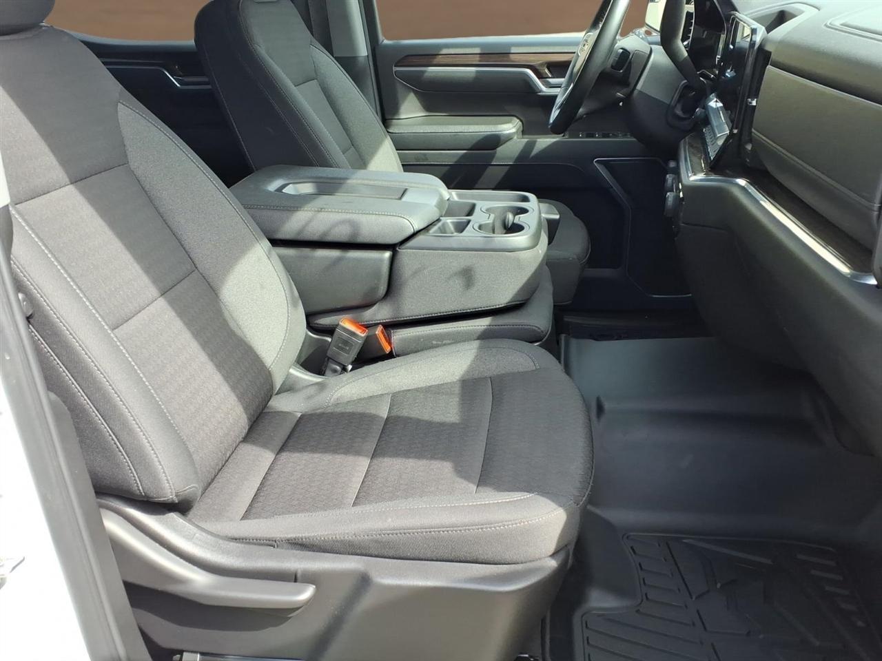 Chevrolet Silverado 1500 4WD Crew Cab 147" LT w/1LT 2025
