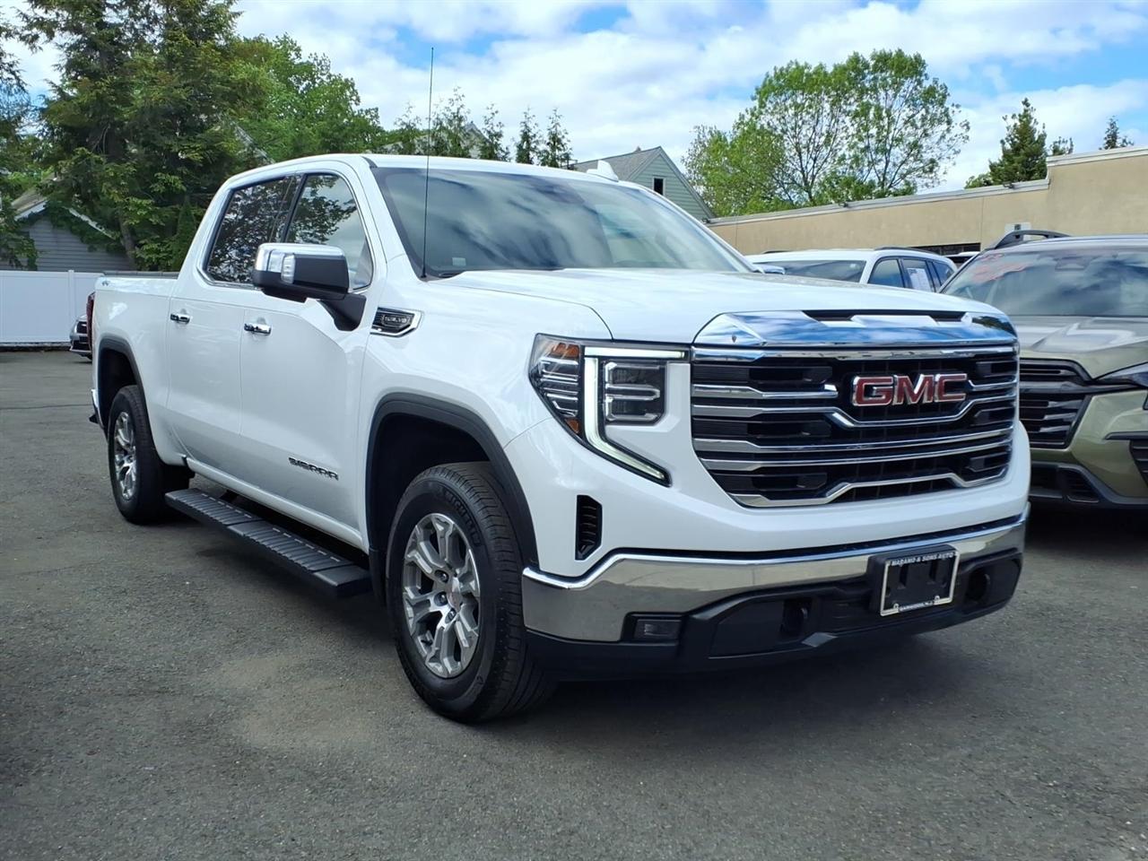 GMC Sierra 1500 4WD Crew Cab 147" SLT 2025