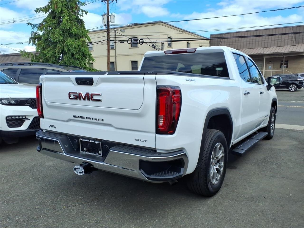 GMC Sierra 1500 4WD Crew Cab 147" SLT 2025