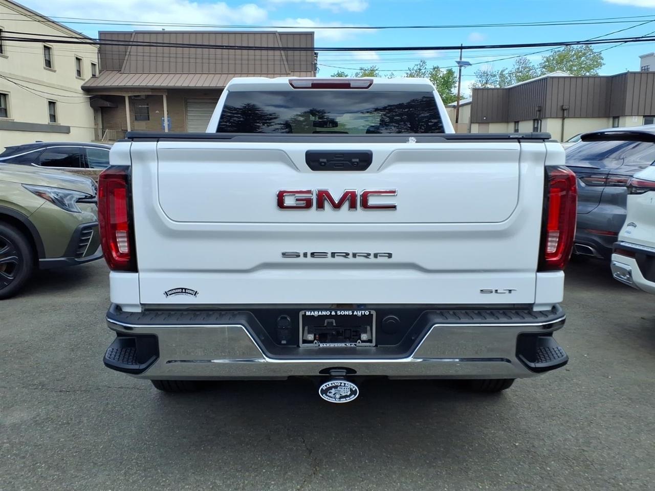 GMC Sierra 1500 4WD Crew Cab 147" SLT 2025