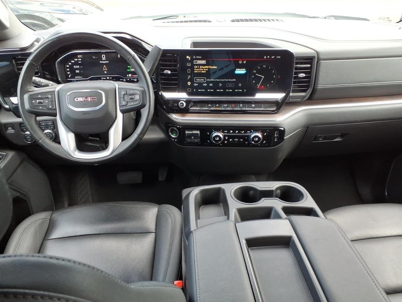 GMC Sierra 1500 4WD Crew Cab 147" SLT 2025