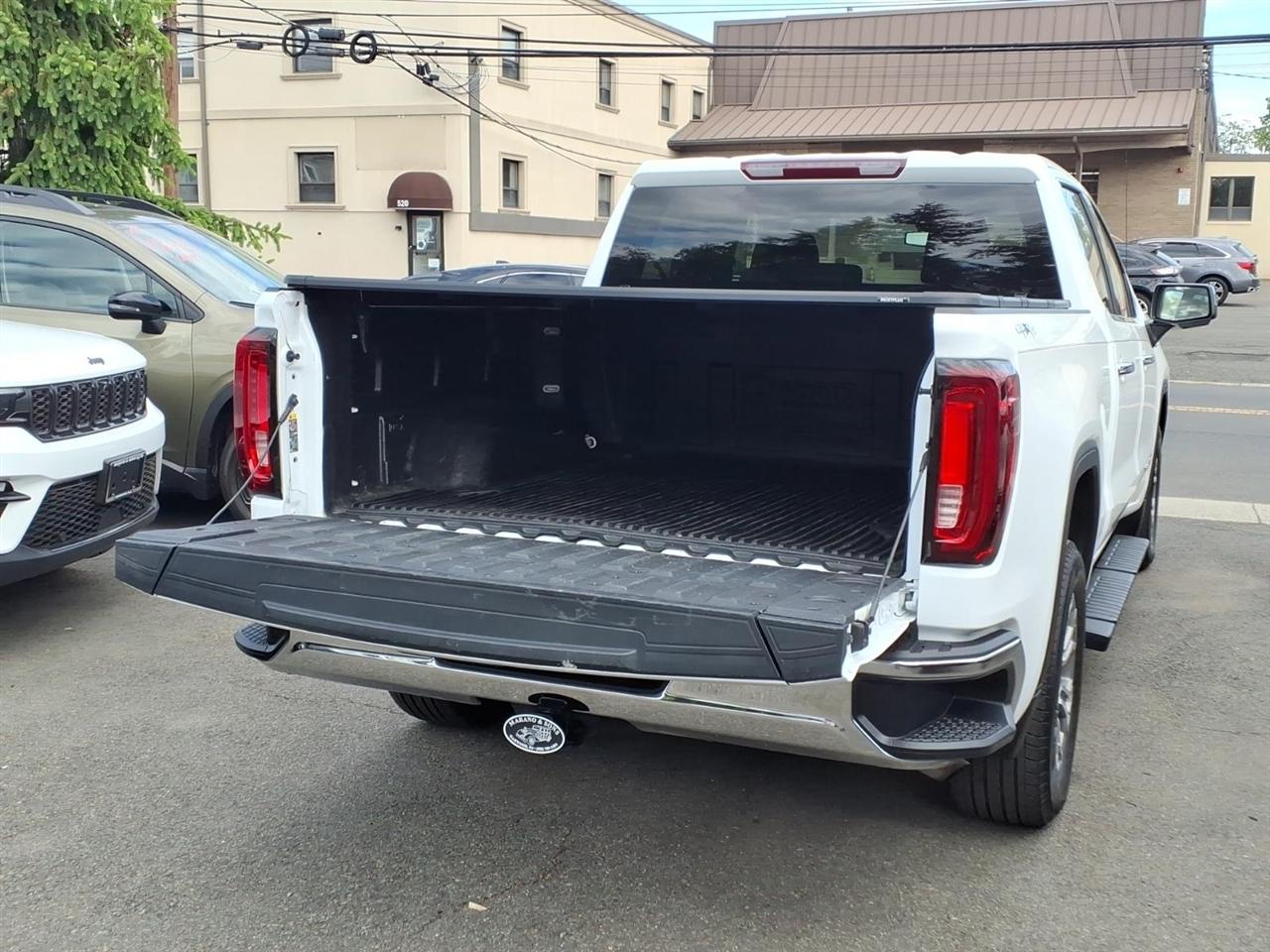 GMC Sierra 1500 4WD Crew Cab 147" SLT 2025