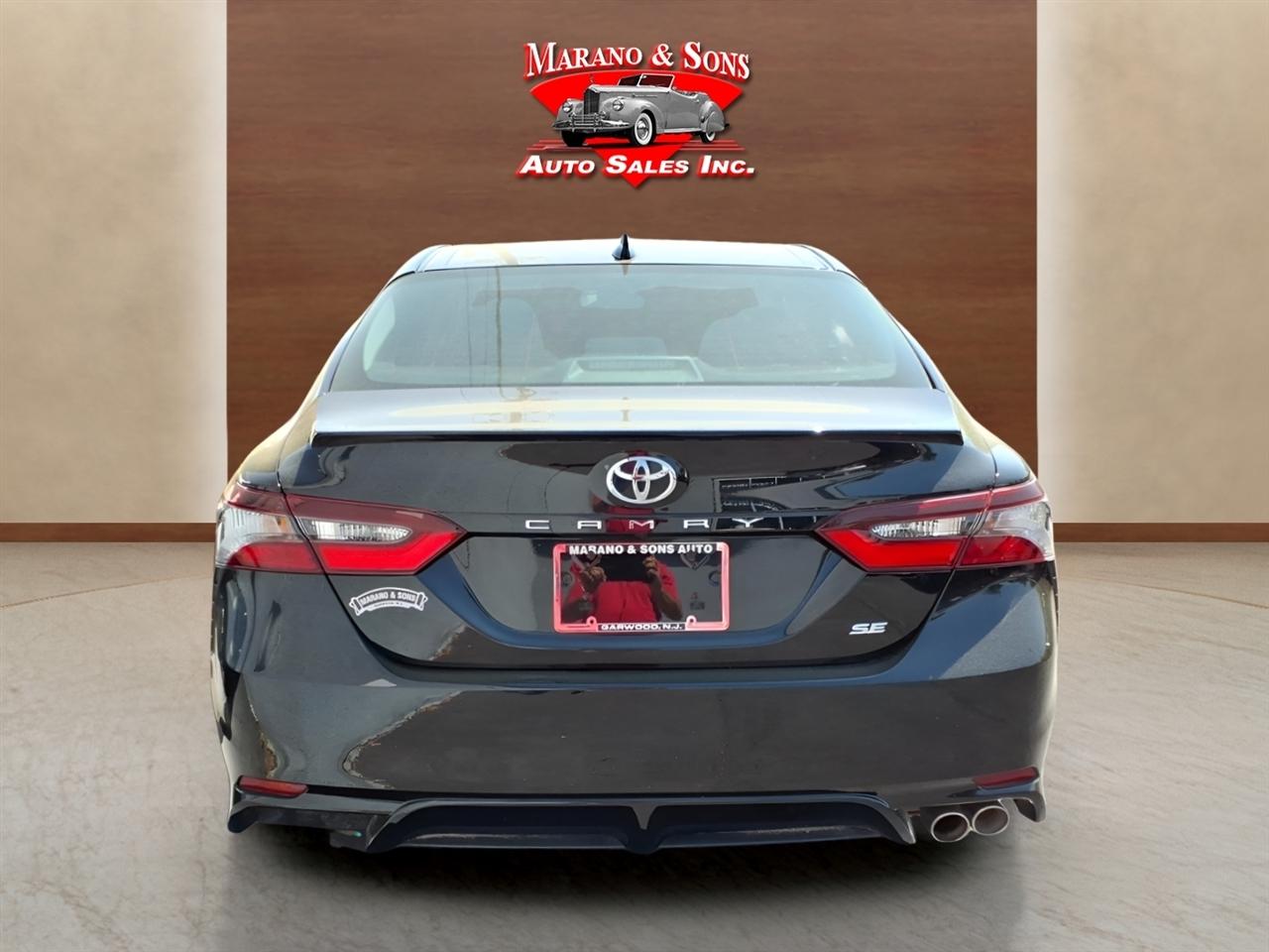 Toyota Camry SE Auto (Natl) 2022