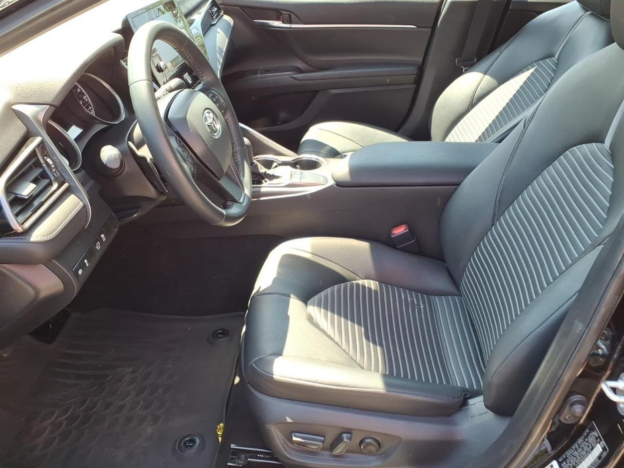 Toyota Camry SE Auto (Natl) 2022