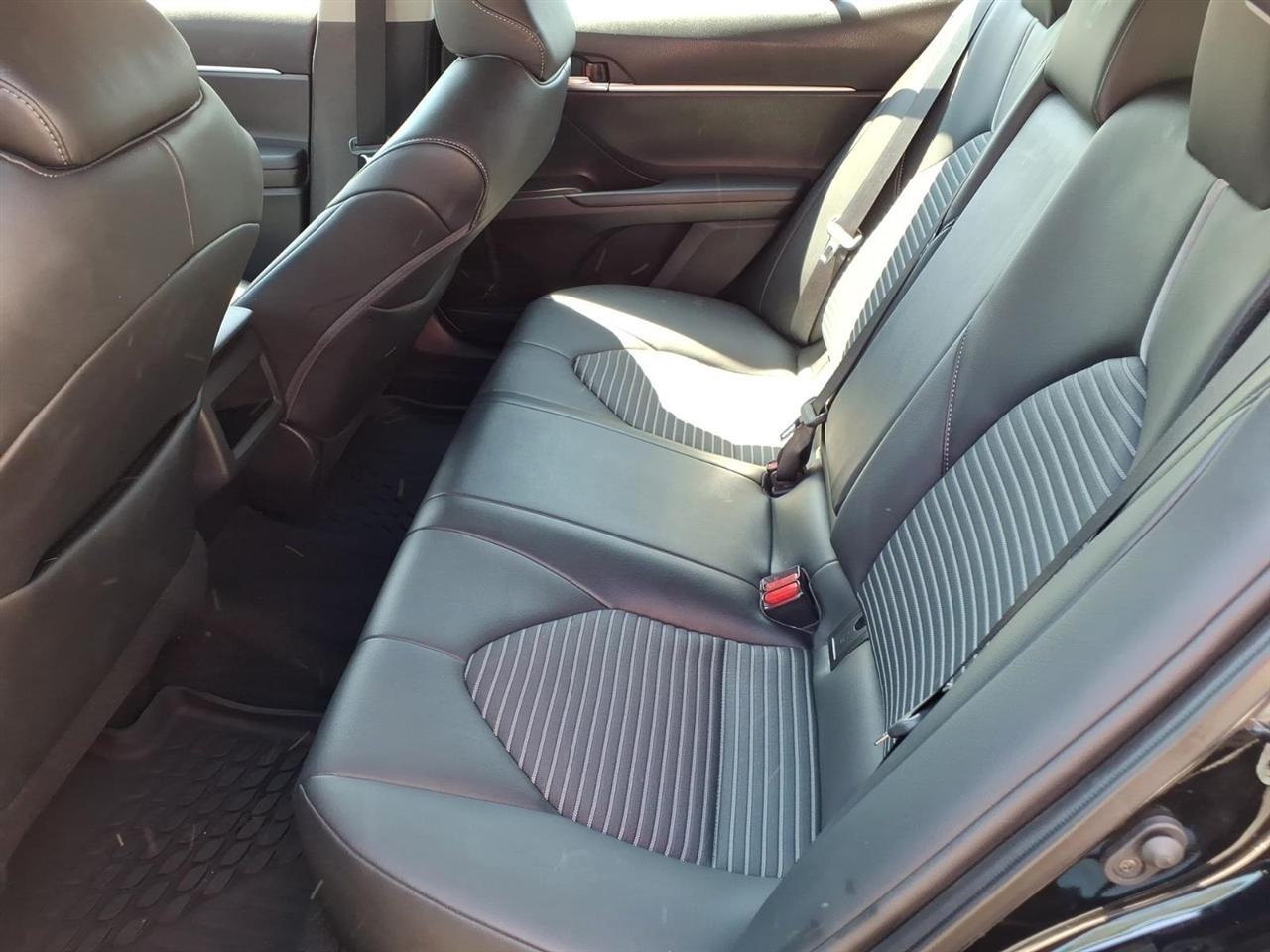 Toyota Camry SE Auto (Natl) 2022