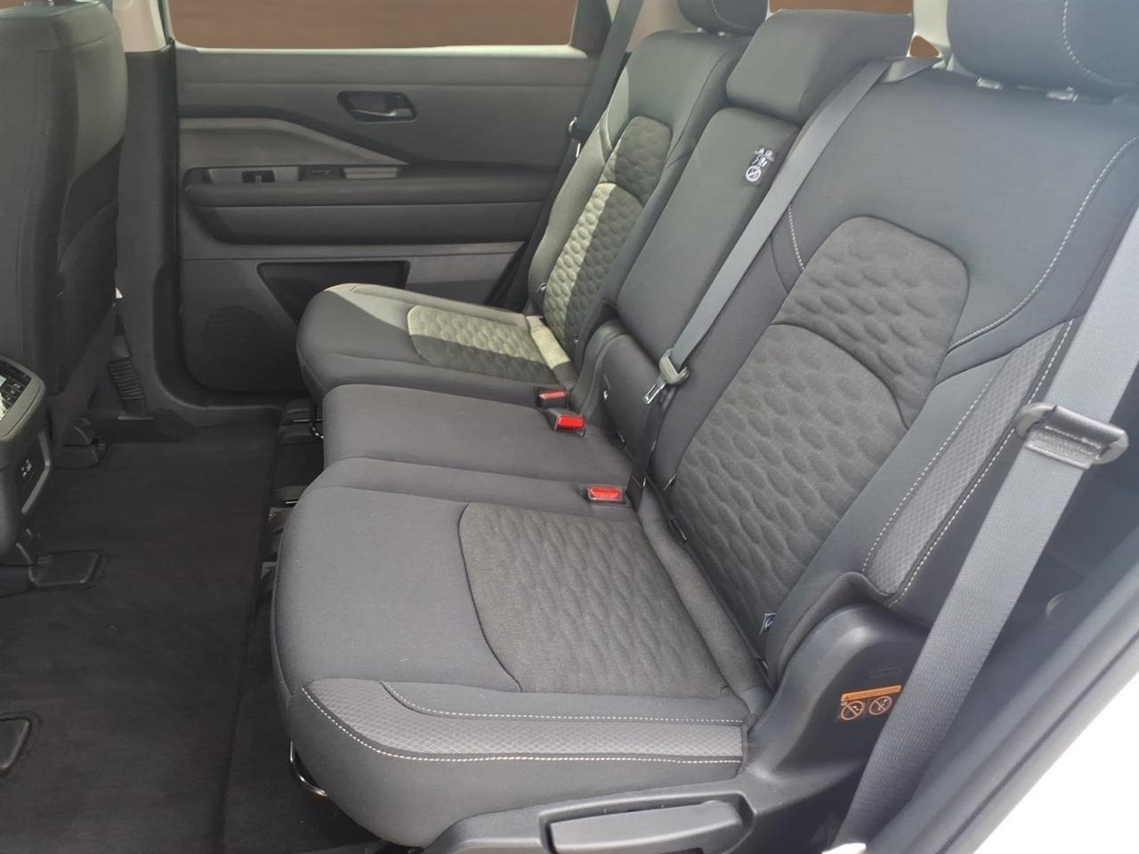 Nissan Pathfinder SV 2WD 2025