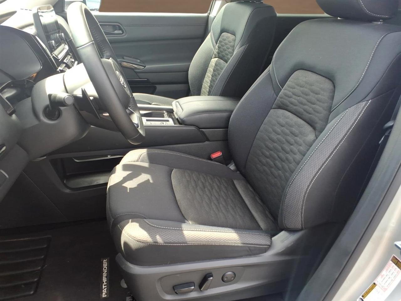 Nissan Pathfinder SV 2WD 2025