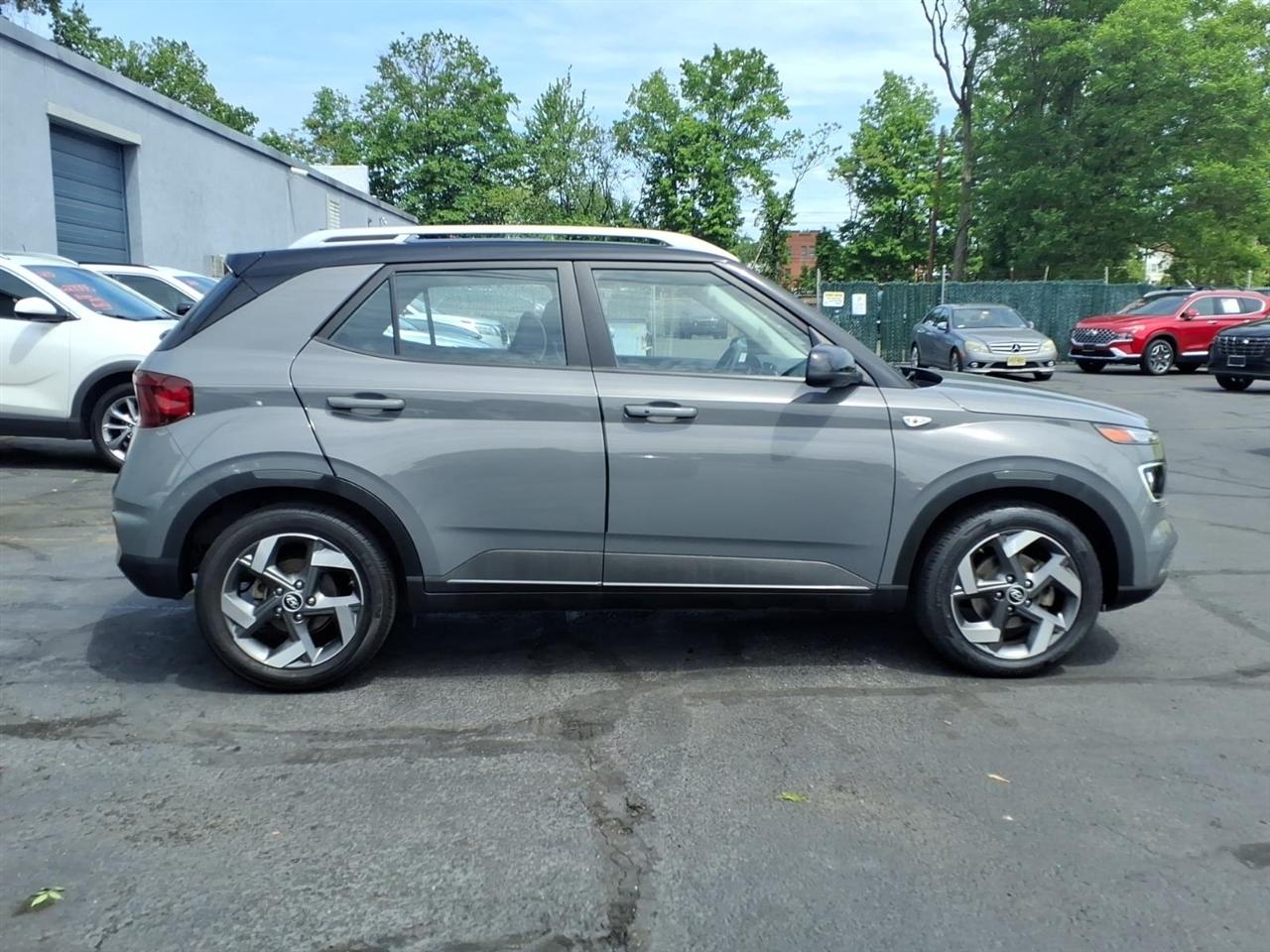 Hyundai Venue Limited IVT 2022