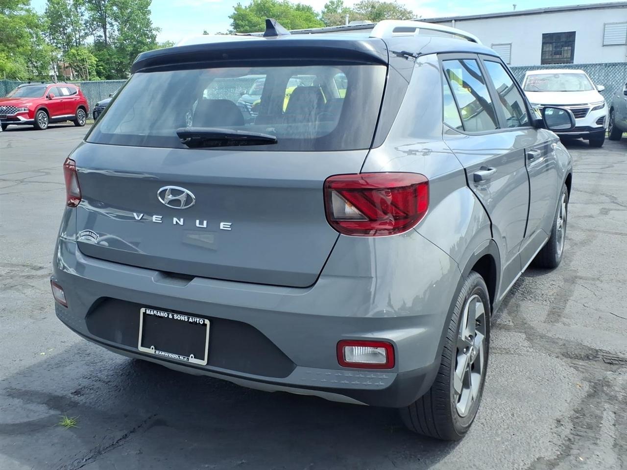 Hyundai Venue Limited IVT 2022