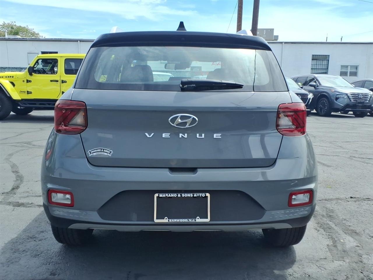 Hyundai Venue Limited IVT 2022