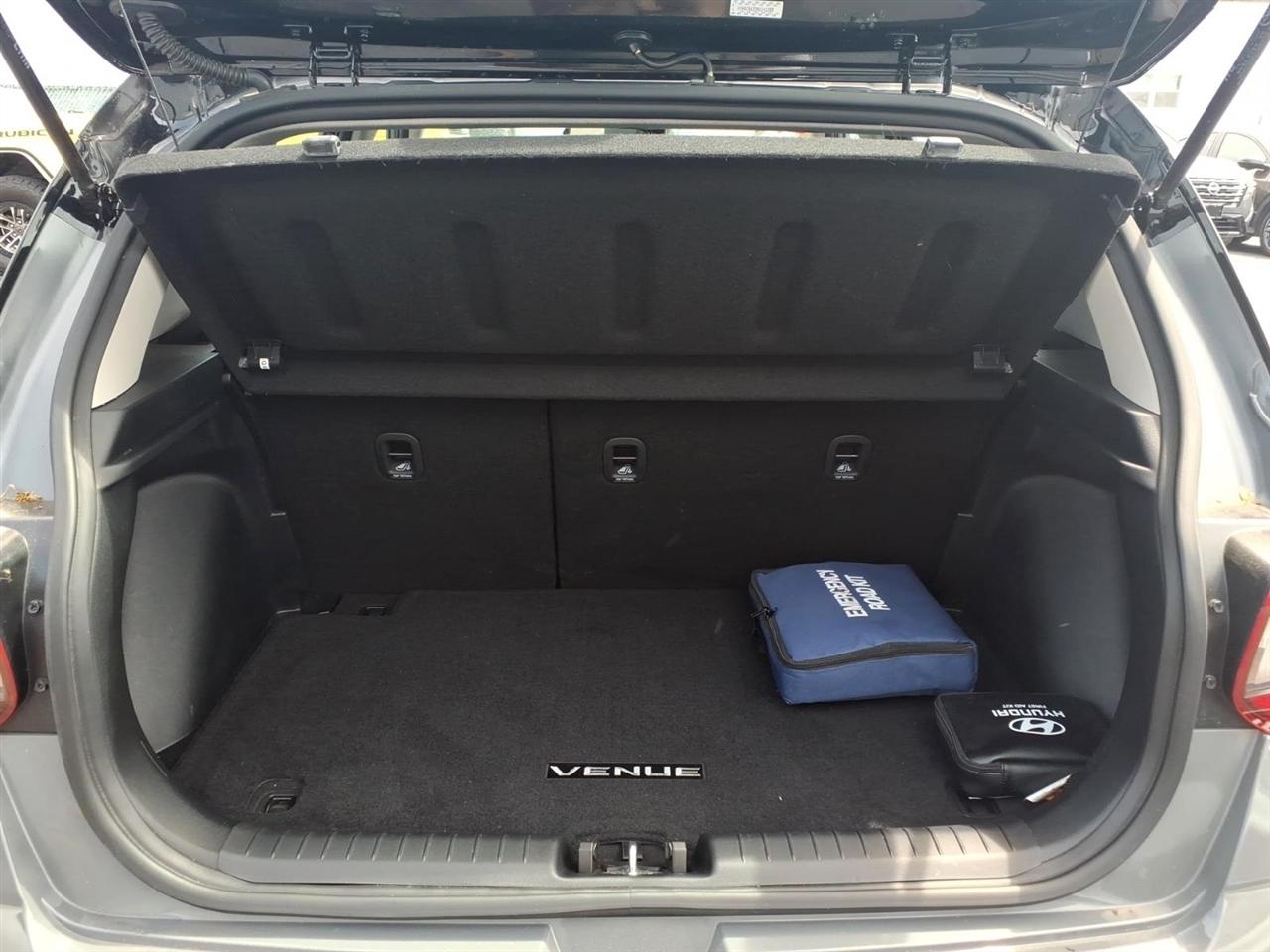 Hyundai Venue Limited IVT 2022