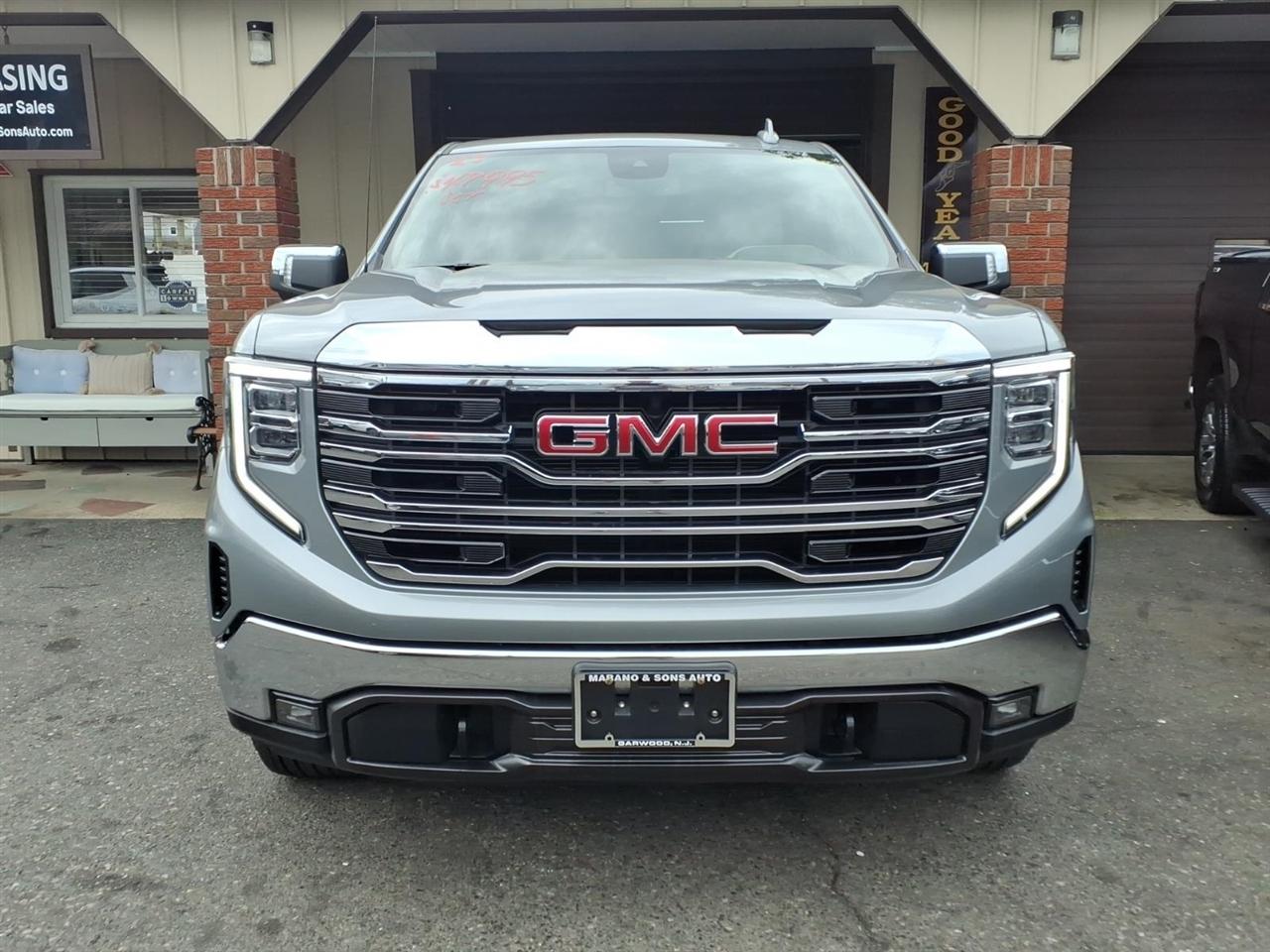 GMC Sierra 1500 4WD Crew Cab 147" SLT 2025