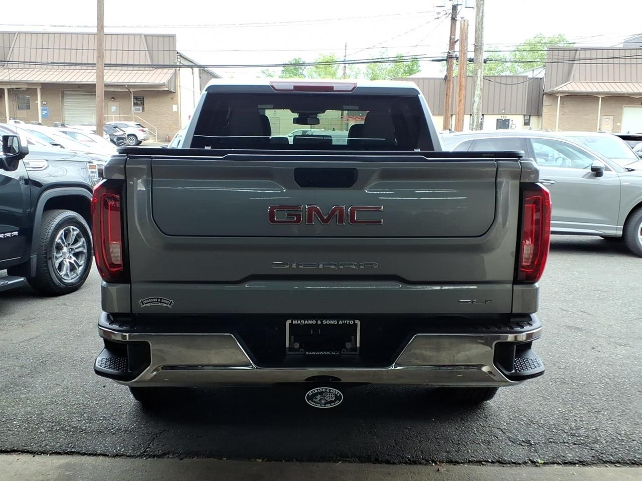 GMC Sierra 1500 4WD Crew Cab 147" SLT 2025