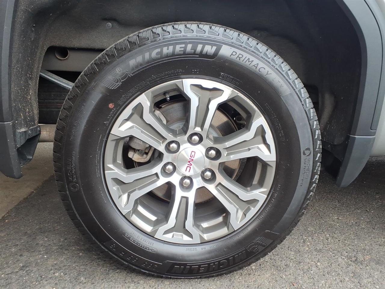 GMC Sierra 1500 4WD Crew Cab 147" SLT 2025