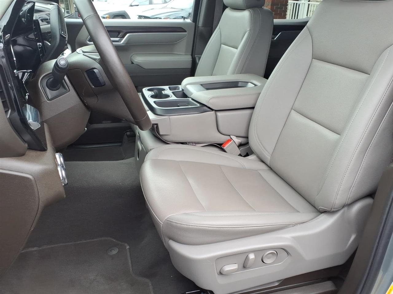 GMC Sierra 1500 4WD Crew Cab 147" SLT 2025